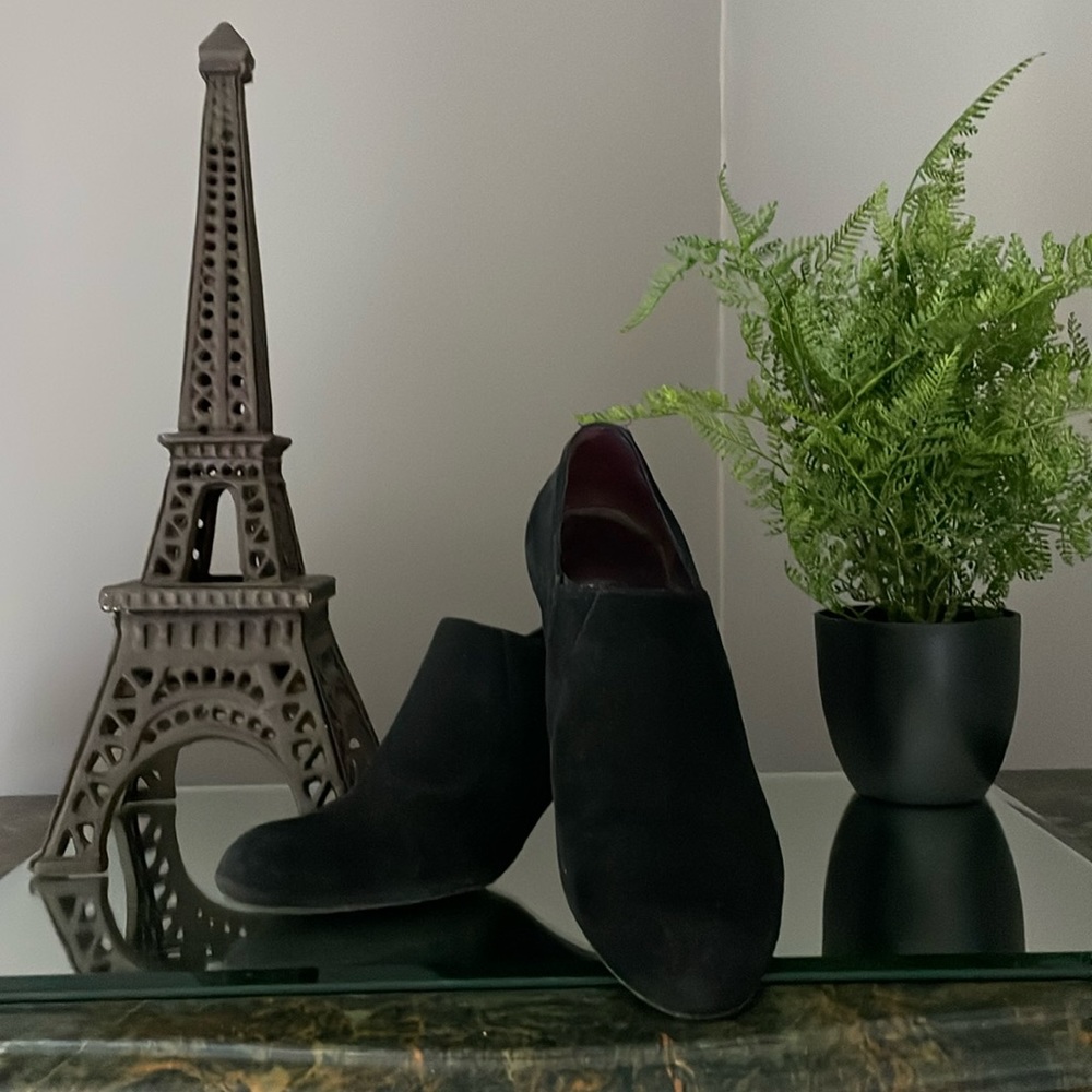 Stuart Weizman size 36 Black Suede Bootie